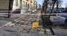 Łowicz. Ruszyła modernizacja chodnika przy ul. Jana Pawła II (foto)