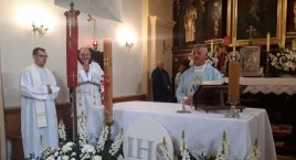 Po ulewnej nocy Łowicka Pielgrzymka wyruszyła w dalszą drogę (foto)