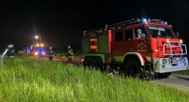 Nocny pożar w gminie Łyszkowice. Z ogniem walczyło 21 strażaków