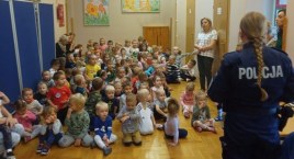 Nieborów. Funkcjonariusze policji spotkali się z przedszkolakami