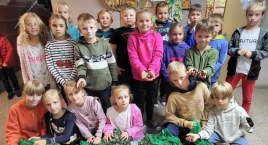 Uczniowie łowickiej Dwójki zbierają kasztany. A cel jest szczytny!