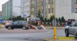 Kolizja na rondzie przy ul. Mickiewicza w Łowiczu (foto)