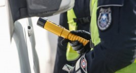 Pijana kobieta swoją jazdę zakończyła w polu!
