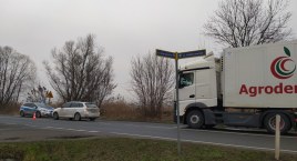 Zielkowice. Zderzenie osobówki z TIRem na DK70