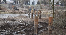 Łowicz. Rozpoczęły się prace związane z budową kładki (foto)