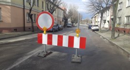 Łowicz. Most oraz skrzyżowanie ul. Mostowej, Starorzecze i Tkaczew zamknięte dla ruchu (foto)