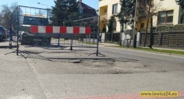Awaria sieci kanalizacji sanitarnej na ul. Bonifraterskiej. Kiedy naprawa? (foto)