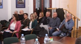 Łowicz. Mieszkańcy ul. Czajki przyszli na sesję rady miasta. „Chcemy normalnie żyć” (foto, film)