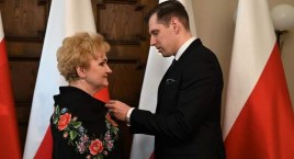 Twórczyni ludowa, Anna Staniszewska odznaczona Złotym Krzyżem Zasługi
