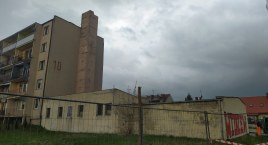 Łowicz. Trwa rozbiórka starej kotłowni na Korabce (foto)