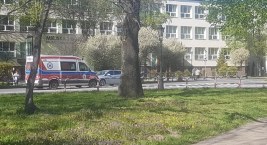 Łowicz. Potrącenie pieszej w al. Sienkiewicza. Ranna kobieta trafiła do szpitala