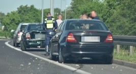 Łowicz. Zderzenie trzech osobówek na ulicy Poznańskiej (foto)[AKTUALIZACJA]