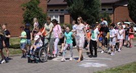 30 kwiatów na 30-lecie Szkoły Podstawowej nr 7 w Łowiczu (foto, film)