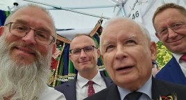 Jarosław Kaczyński z wizytą u gospodyń z łowickiego