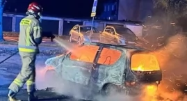 Spłonął fiat na Starzyńskiego. Przyczyną - podpalenie!