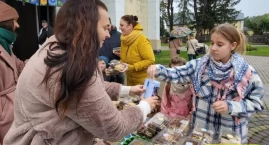 Zainteresowanie kiermaszem ciast - dla Zosi Biegańskiej - było ogromne! (foto)