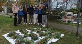 Koszykarki Księżaka Łowicz tym razem sprzedają stroiki (foto)