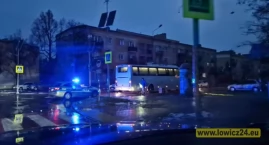 Potrącenie pieszego na pasach w Łowiczu. Mężczyzna trafił do szpitala w Zgierzu (foto)