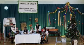 Wigilia szkolna na Blichu w łowickiej oprawie (foto)