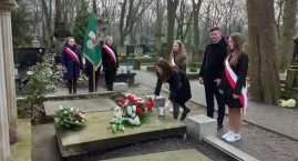Społeczność ZSP nr 4 w Łowiczu uczciła pamięć Patrona (foto)