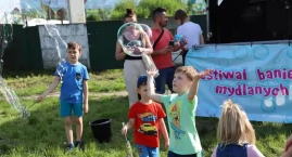 Bańki mydlane i balony dla mieszkańców Łowicza (foto)