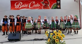 Boże Ciało w Łowiczu. Prezentacje zespołów ludowych w parku Błonie (foto, film)