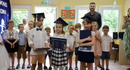 Przedszkolaki z Pod Świerkami żegnają się z przedszkolem (foto, film)