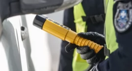 Kompletnie pijana kobieta zatrzymana przez świadka!