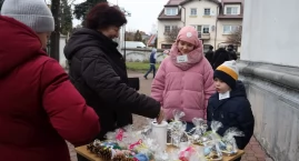Łowicz. Kiermasz świątecznych ozdób dzieci ze świetlicy „Słonko” (foto)