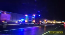 Wypadek na A2. Bus uderzył w bariery energochłonne (foto)