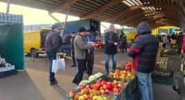 Łowicz. Nowi poborcy opłaty targowej na miejskim targowisku (foto) 