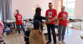 Ubrania, książki i... Myszka Miki. Trwa charytatywny kiermasz w Łyszkowicach (foto)