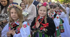 Łowicz. Pierwsza Komunia święta w parafii katedralnej (foto, film)