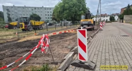 Łowicz. Ruszyła przebudowa ul. Konopackiego – nowe miejsca parkingowe i wygodniejszy chodnik