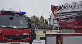 Pożar na ul. Łódzkiej w Łowiczu. Cztery zastępy stra…
