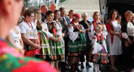 Powiatowo-gminne dożynki. Występy Blichowiaków, uczniów szkoły w Wygodzie i sióstr Ciesielskich (foto, film)