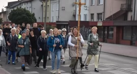 Pątnicy z Łowicza wyruszyli do Domaniewic na odpust …
