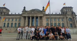 Od Bramy Brandenburskiej po podziemia MRU. Niezwykła wycieczka młodzieży z ZST (foto)