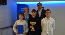 Zarząd Powiatu Łowickiego nagrodził szkoły za sportowe sukcesy (foto)