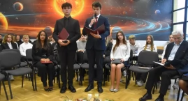 Przy ognisku i pieśniach. II LO pielęgnuje pamięć Sz…