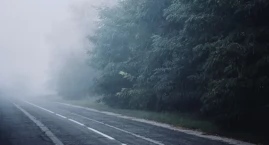 Uwaga kierowcy! Gęsta mgła może utrudniać jazdę w nocy i rano