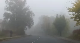 Trudne warunki na drogach powiatu łowickiego. IMGW wydał ostrzeżenie przed mgłą