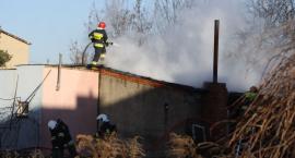 Pożar w Łowiczu. Ogień pojawił się w kotłowni przy domku jednorodzinnym (AKTUALIZACJA)