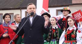 Prezydent Andrzej Duda w Łowiczu. Przemówienie na Nowym Rynku, pączki i okrzyki przeciwników (ZDJĘCIA, VIDEO)