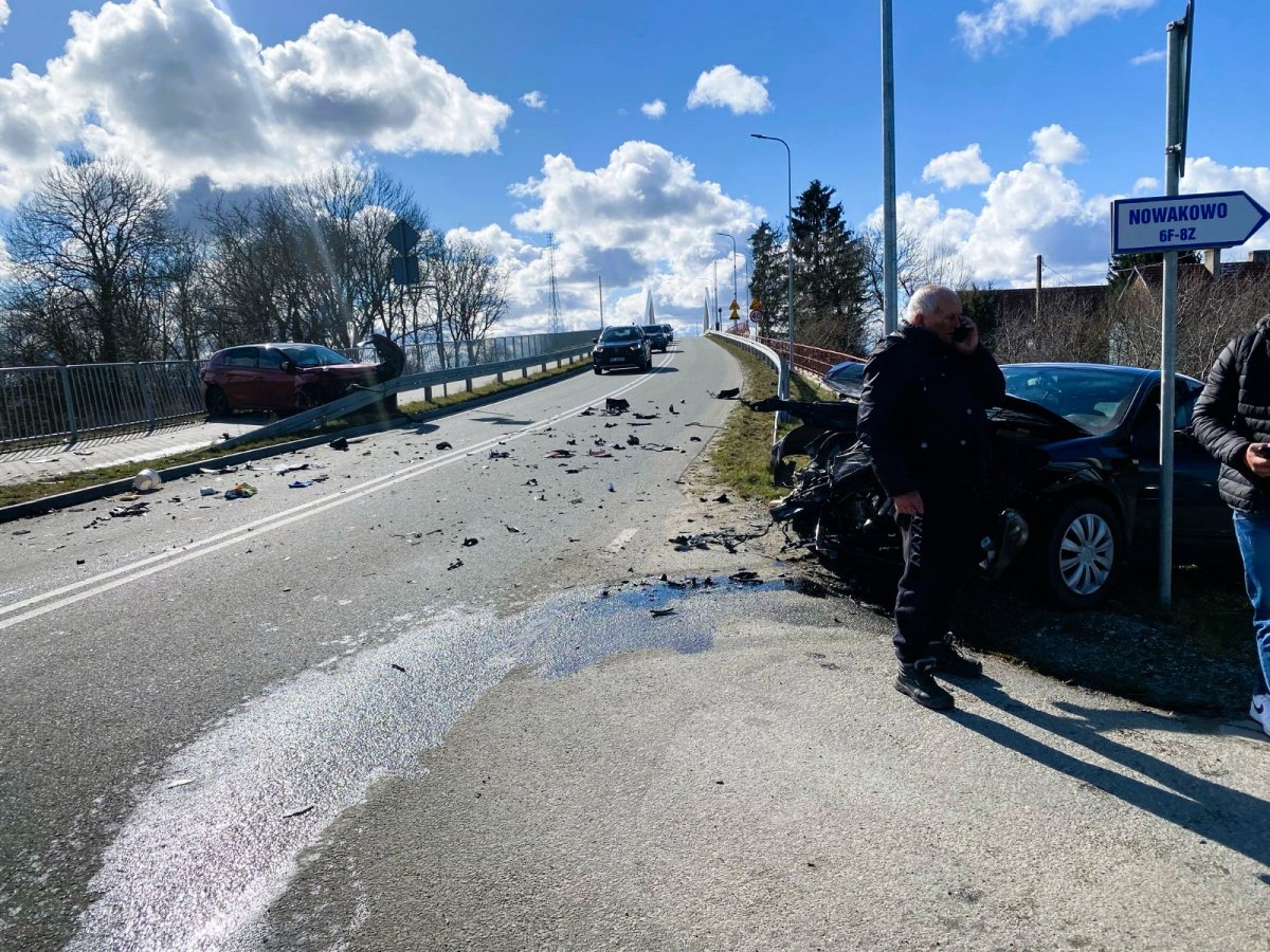 Czołówka na moście w Nowakowie