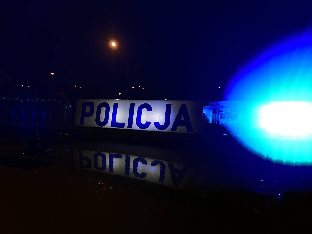 Elbląg: Dramat na klatce schodowej przy ul. Wyspiańskiego. 30-latek zaatakował nożem sąsiada swojej matki 