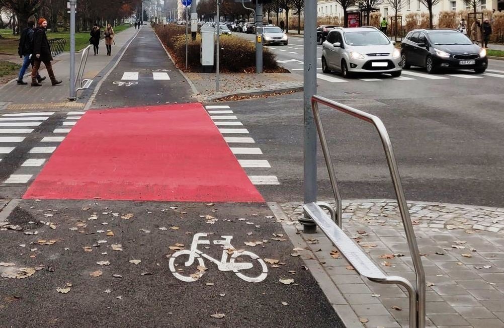 Elbląg pyta rowerzystów, gdzie powinny stanąć nowe stojaki i podpórki rowerowe. Głosowanie do 9 marca