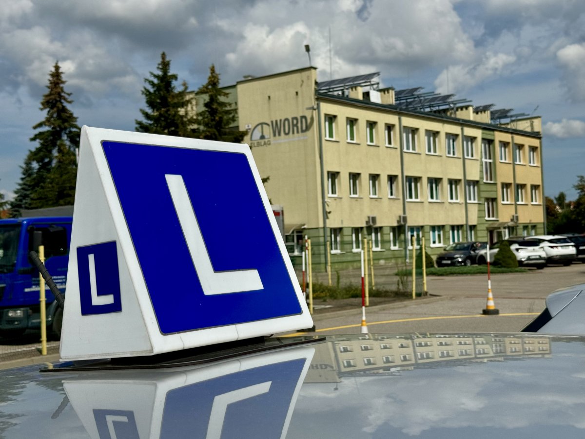 Nie wszystkim podoba się pomysł, by 17-latkowie mogli jeździć samochodami osobowymi, ale eksperci nie mają obaw

