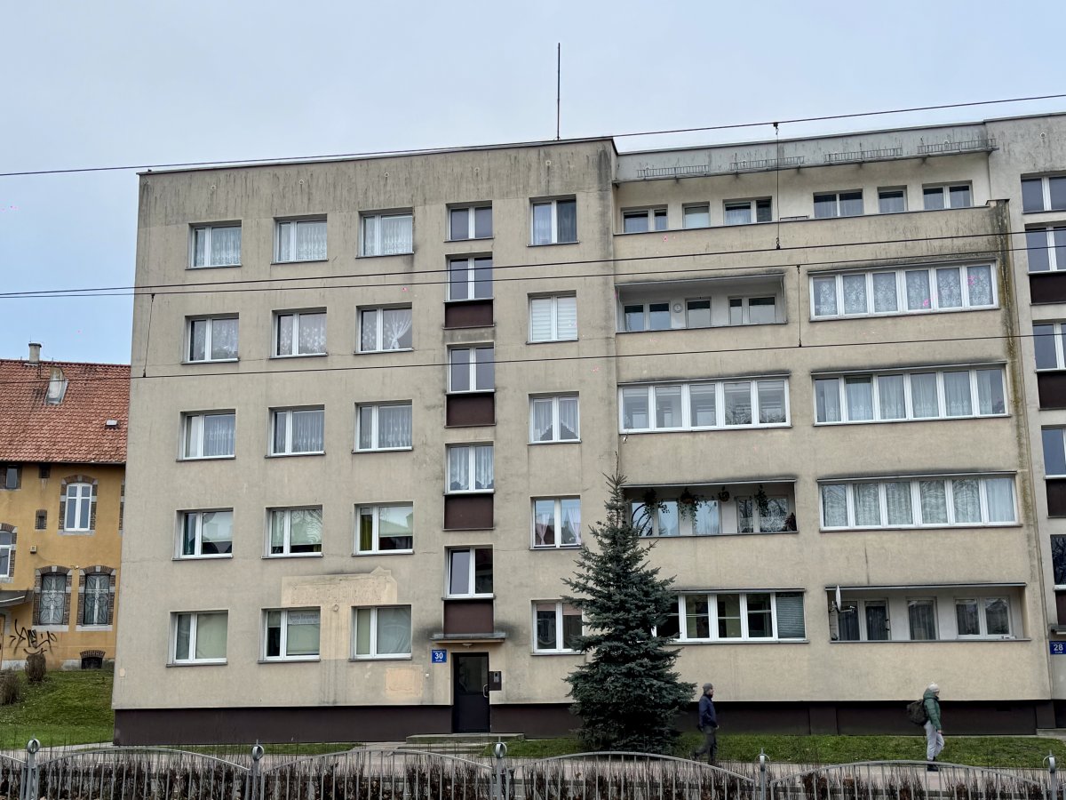 Miasto kupiło mieszkanie przy ul. 12 Lutego. Pójdzie pod młotek