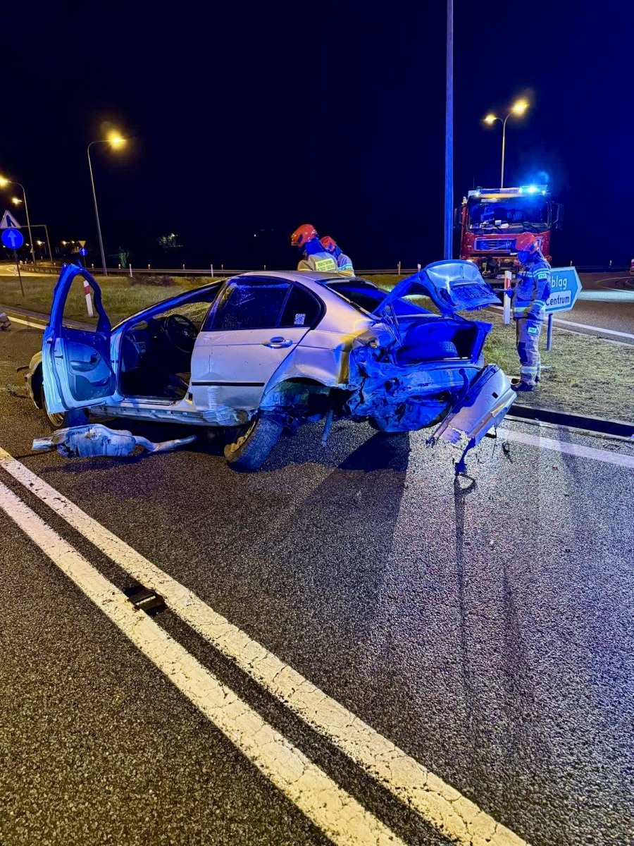 Wypadek na S7: 22-latek nie zapanował nad BMW
